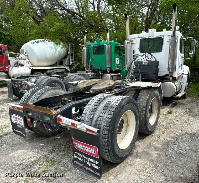 image for item DO0968 2007 Freightliner Columbia semi truck