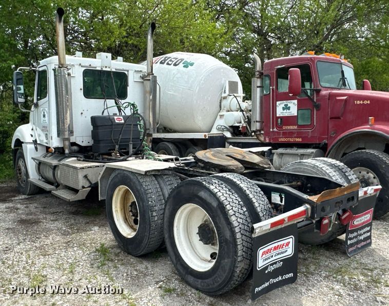 image for item DO0968 2007 Freightliner Columbia semi truck