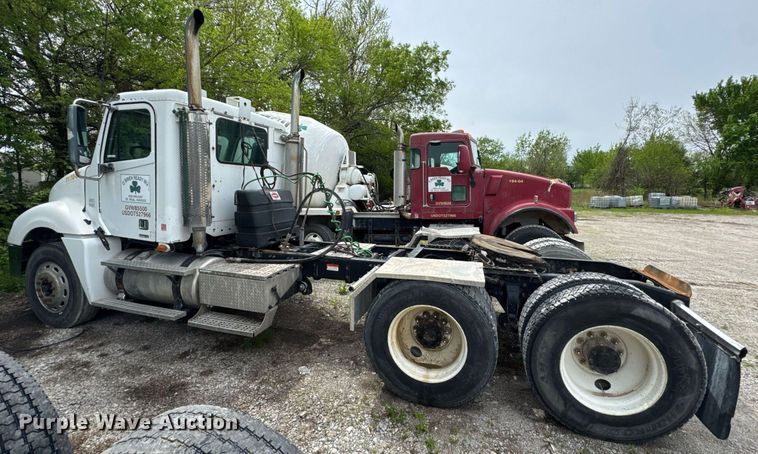 image for item DO0968 2007 Freightliner Columbia semi truck