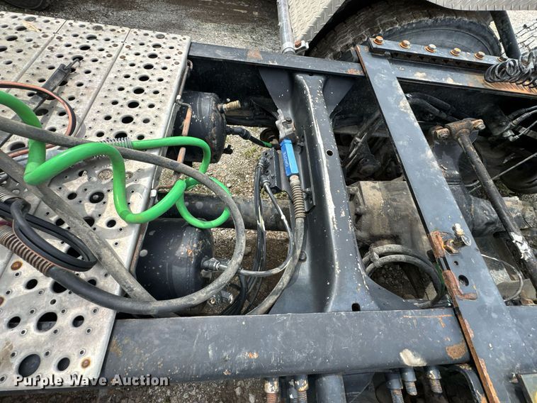 image for item DO0968 2007 Freightliner Columbia semi truck