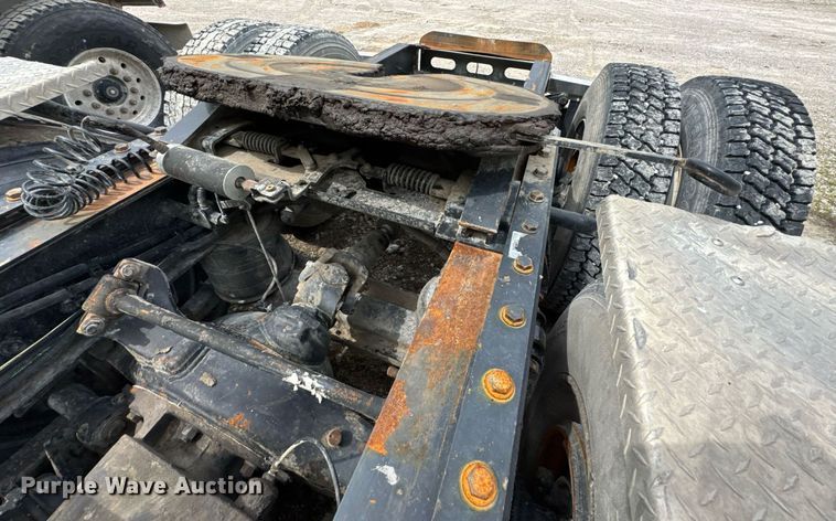 image for item DO0968 2007 Freightliner Columbia semi truck