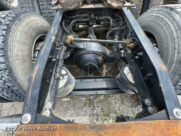 image for item DO0968 2007 Freightliner Columbia semi truck