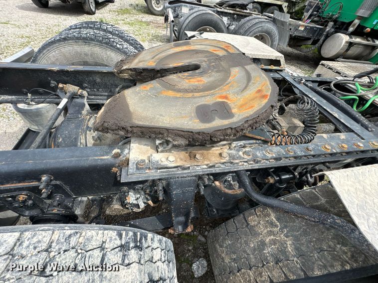 image for item DO0968 2007 Freightliner Columbia semi truck