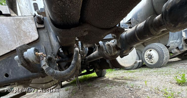 image for item DO0968 2007 Freightliner Columbia semi truck