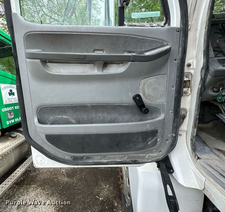 image for item DO0968 2007 Freightliner Columbia semi truck