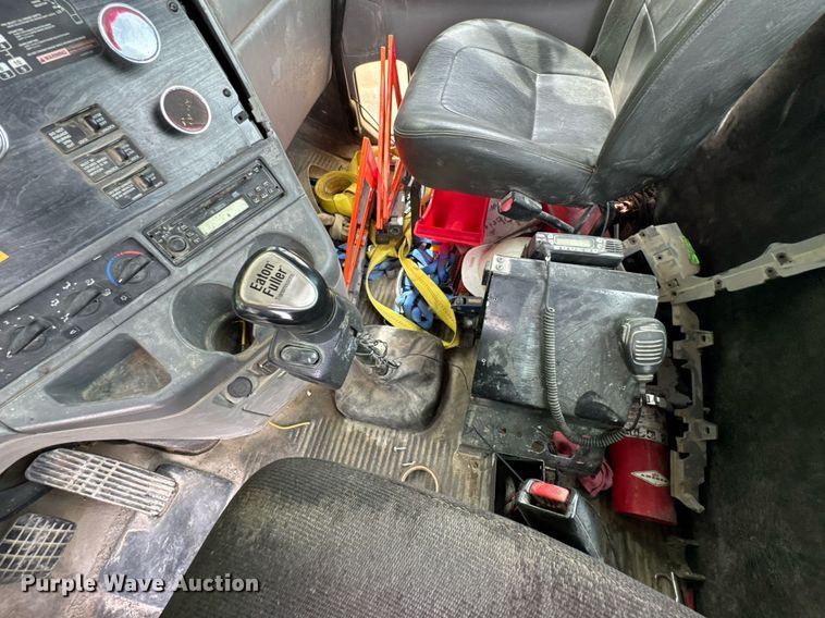 image for item DO0968 2007 Freightliner Columbia semi truck