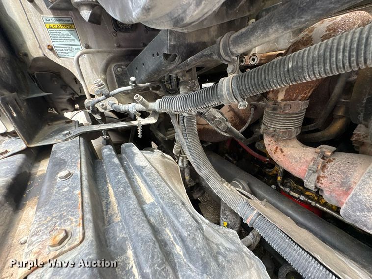 image for item DO0968 2007 Freightliner Columbia semi truck