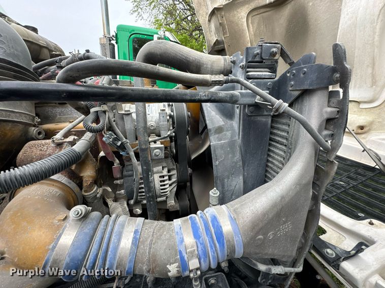 image for item DO0968 2007 Freightliner Columbia semi truck