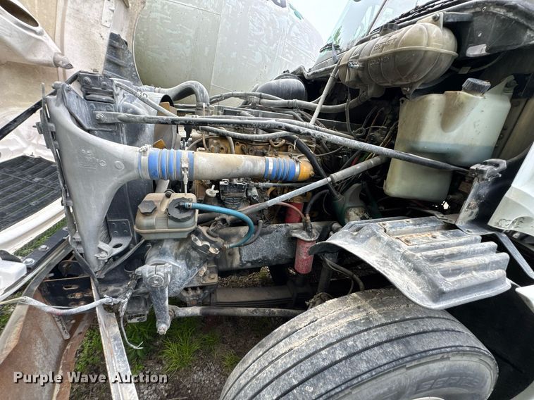 image for item DO0968 2007 Freightliner Columbia semi truck