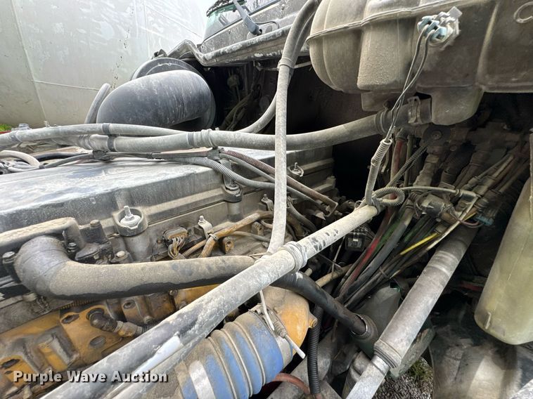 image for item DO0968 2007 Freightliner Columbia semi truck