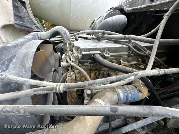 image for item DO0968 2007 Freightliner Columbia semi truck