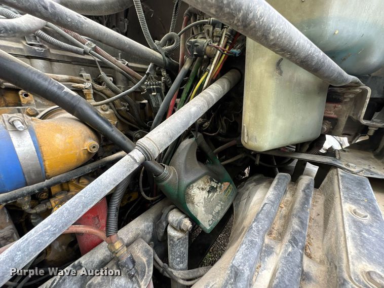 image for item DO0968 2007 Freightliner Columbia semi truck