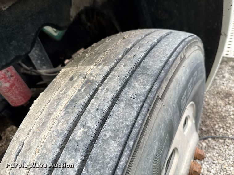 image for item DO0968 2007 Freightliner Columbia semi truck