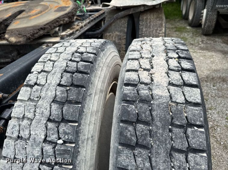 image for item DO0968 2007 Freightliner Columbia semi truck