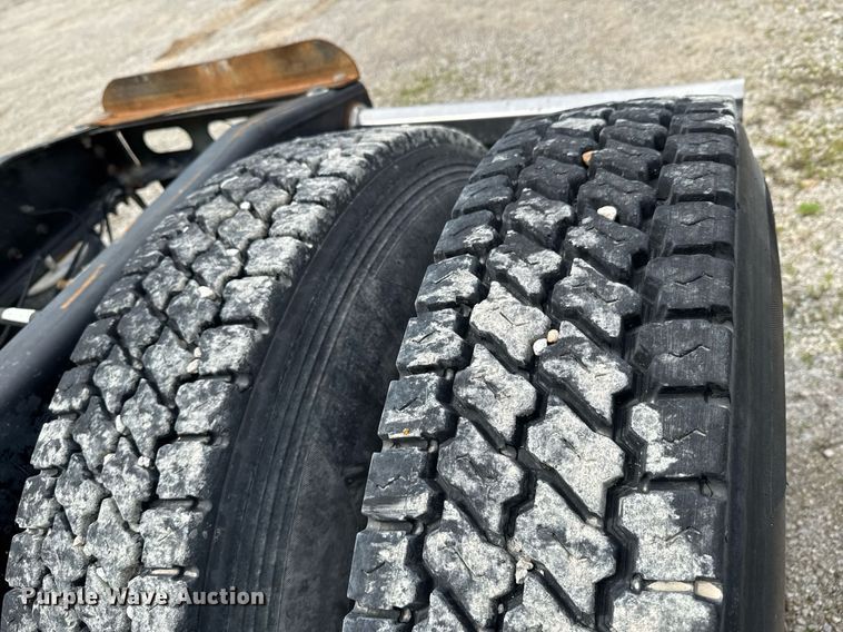 image for item DO0968 2007 Freightliner Columbia semi truck