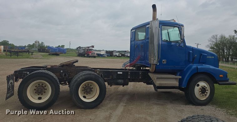 image for item DO7923 1999 Western Star 5900 semi truck