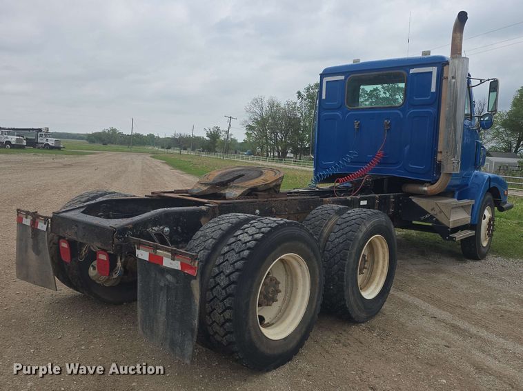 image for item DO7923 1999 Western Star 5900 semi truck