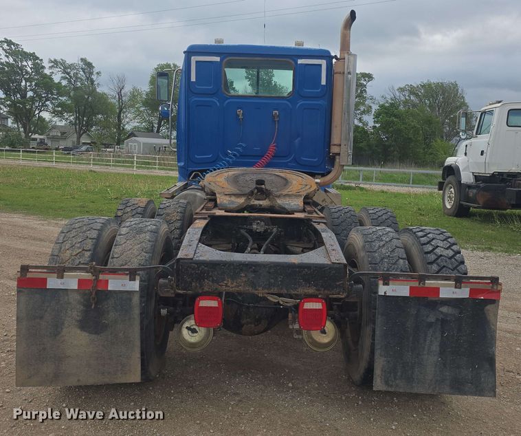image for item DO7923 1999 Western Star 5900 semi truck