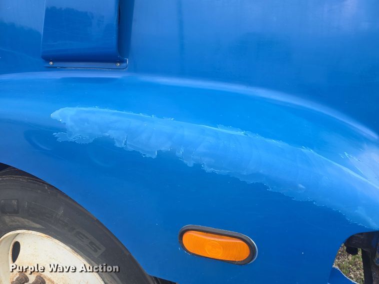 image for item DO7923 1999 Western Star 5900 semi truck