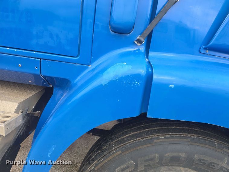 image for item DO7923 1999 Western Star 5900 semi truck