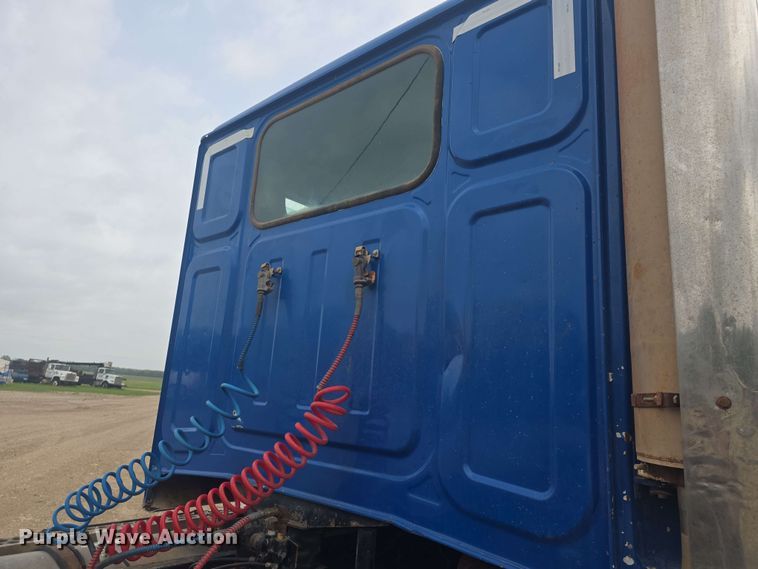 image for item DO7923 1999 Western Star 5900 semi truck