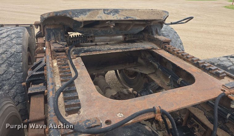 image for item DO7923 1999 Western Star 5900 semi truck