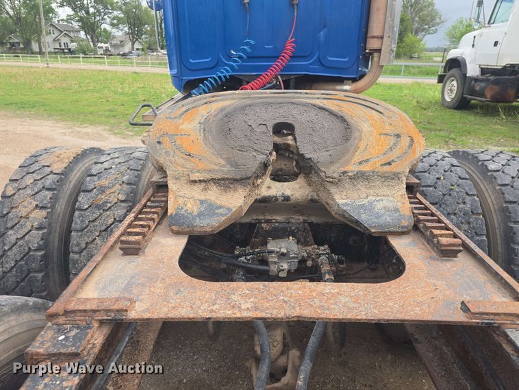 image for item DO7923 1999 Western Star 5900 semi truck