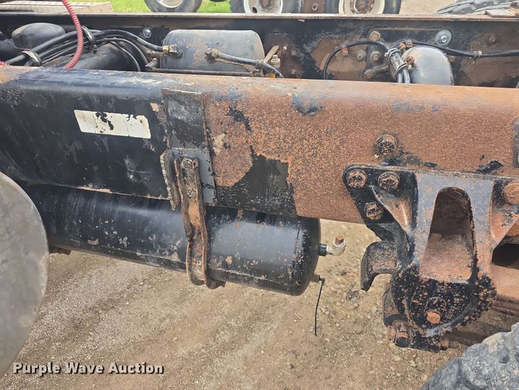 image for item DO7923 1999 Western Star 5900 semi truck