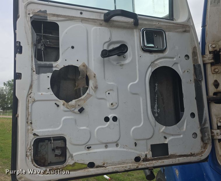 image for item DO7923 1999 Western Star 5900 semi truck