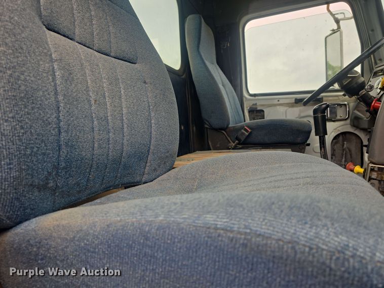 image for item DO7923 1999 Western Star 5900 semi truck