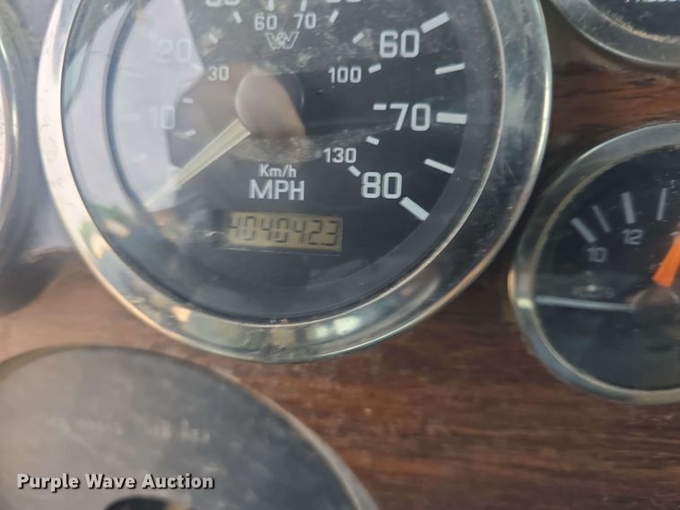 image for item DO7923 1999 Western Star 5900 semi truck