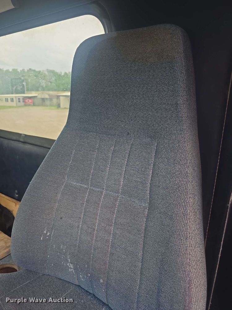 image for item DO7923 1999 Western Star 5900 semi truck