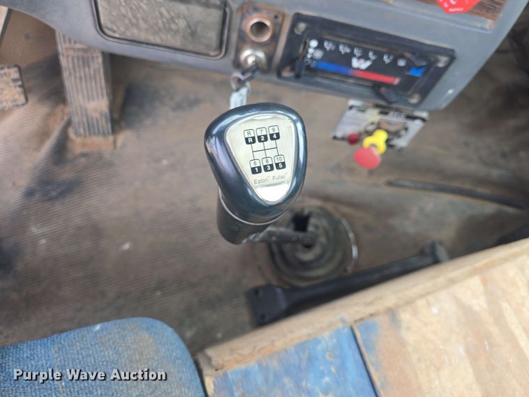 image for item DO7923 1999 Western Star 5900 semi truck