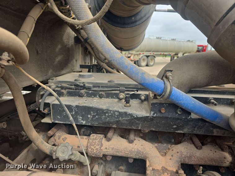 image for item DO7923 1999 Western Star 5900 semi truck