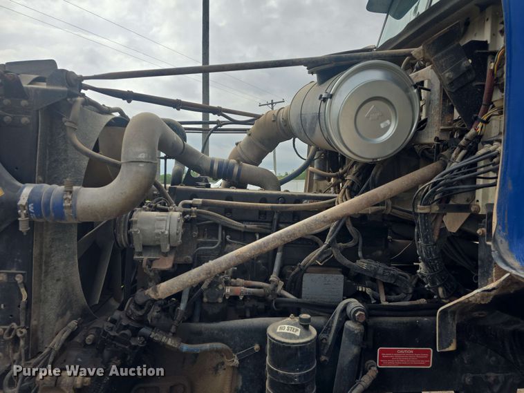 image for item DO7923 1999 Western Star 5900 semi truck