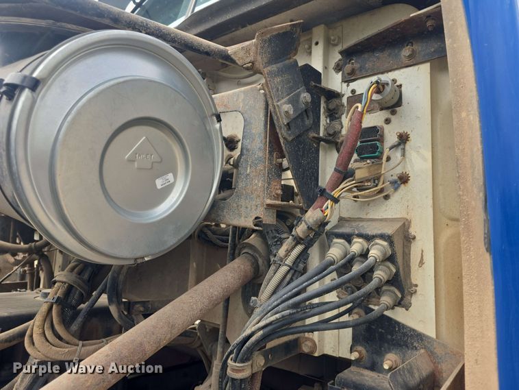 image for item DO7923 1999 Western Star 5900 semi truck