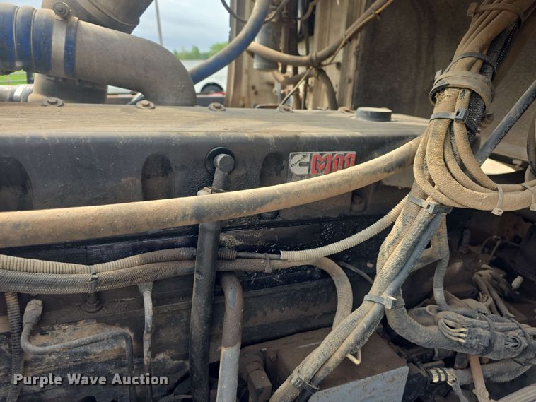 image for item DO7923 1999 Western Star 5900 semi truck