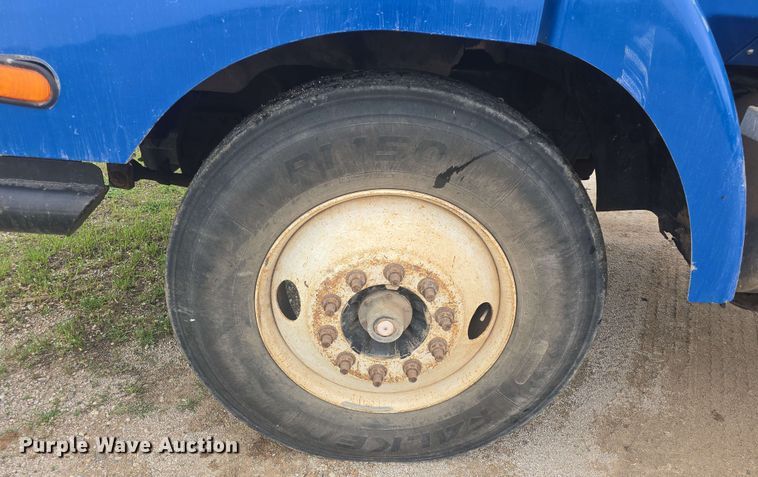 image for item DO7923 1999 Western Star 5900 semi truck