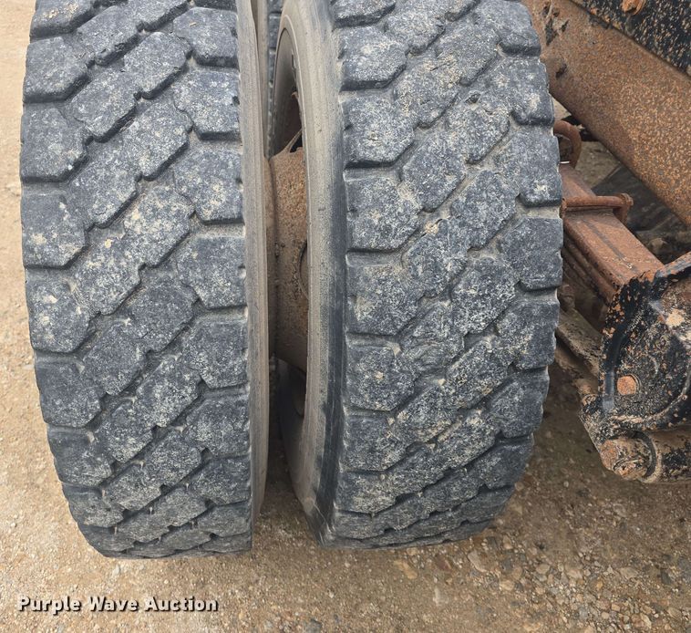 image for item DO7923 1999 Western Star 5900 semi truck