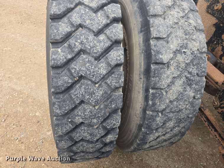 image for item DO7923 1999 Western Star 5900 semi truck