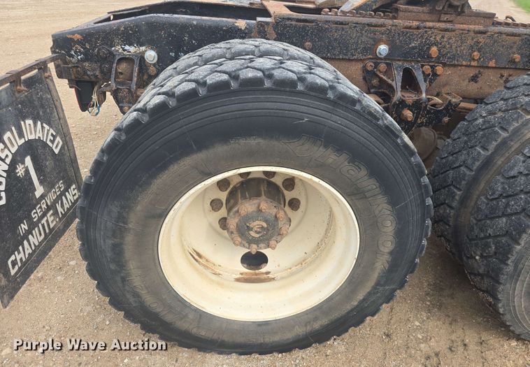 image for item DO7923 1999 Western Star 5900 semi truck