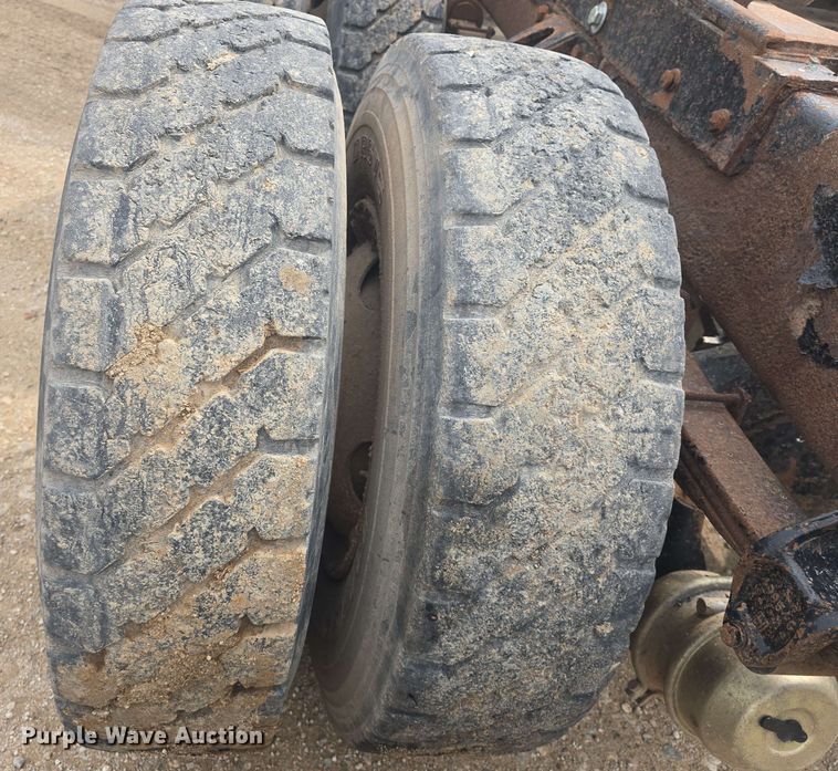 image for item DO7923 1999 Western Star 5900 semi truck