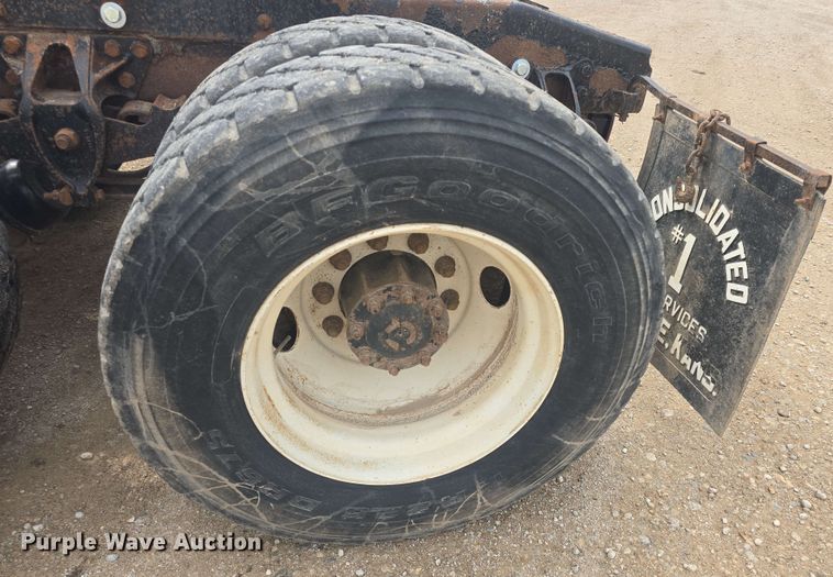 image for item DO7923 1999 Western Star 5900 semi truck