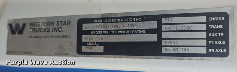 image for item DO7923 1999 Western Star 5900 semi truck