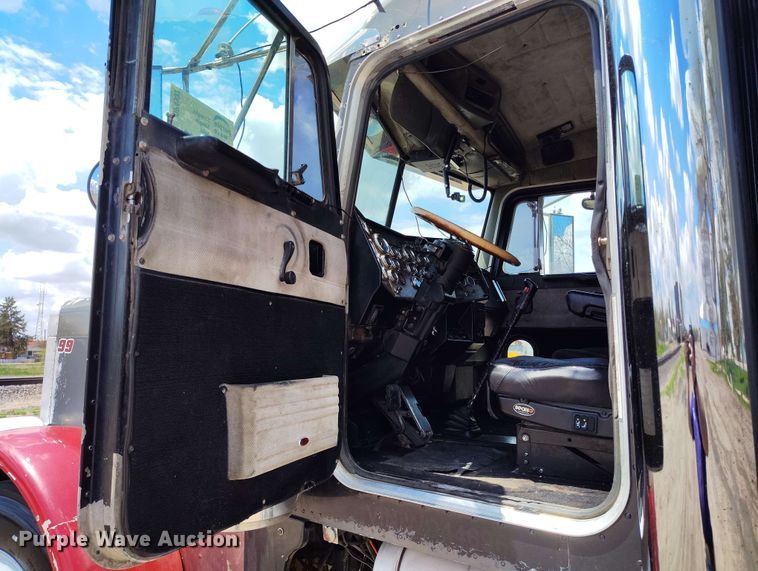 image for item DP4937 1998 Peterbilt 379 semi truck