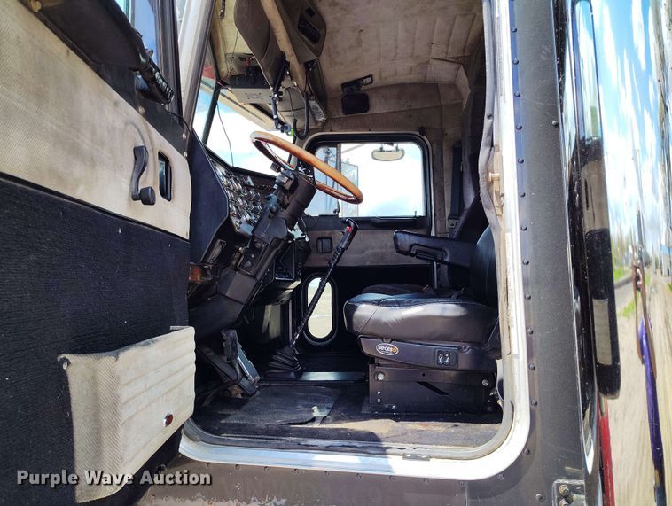 image for item DP4937 1998 Peterbilt 379 semi truck