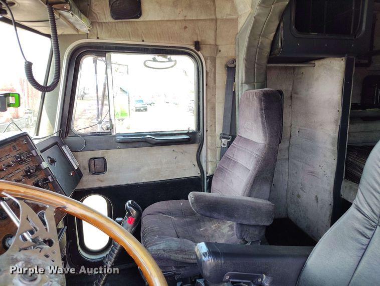 image for item DP4937 1998 Peterbilt 379 semi truck