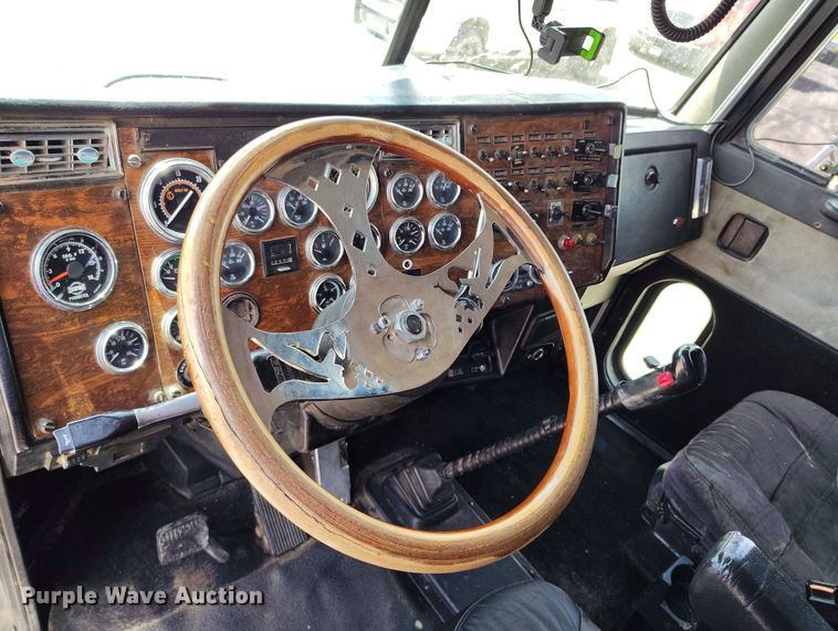 image for item DP4937 1998 Peterbilt 379 semi truck