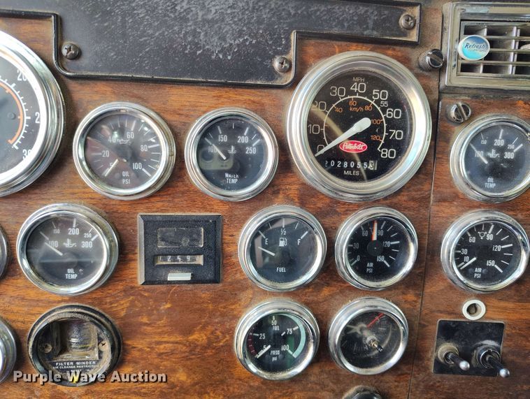 image for item DP4937 1998 Peterbilt 379 semi truck