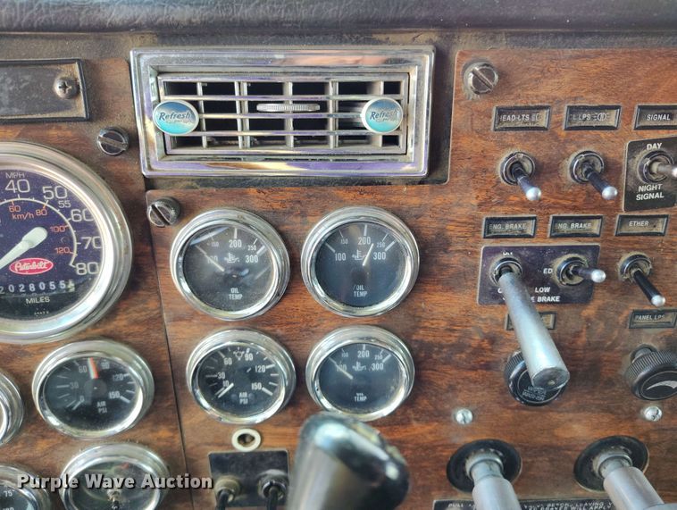 image for item DP4937 1998 Peterbilt 379 semi truck